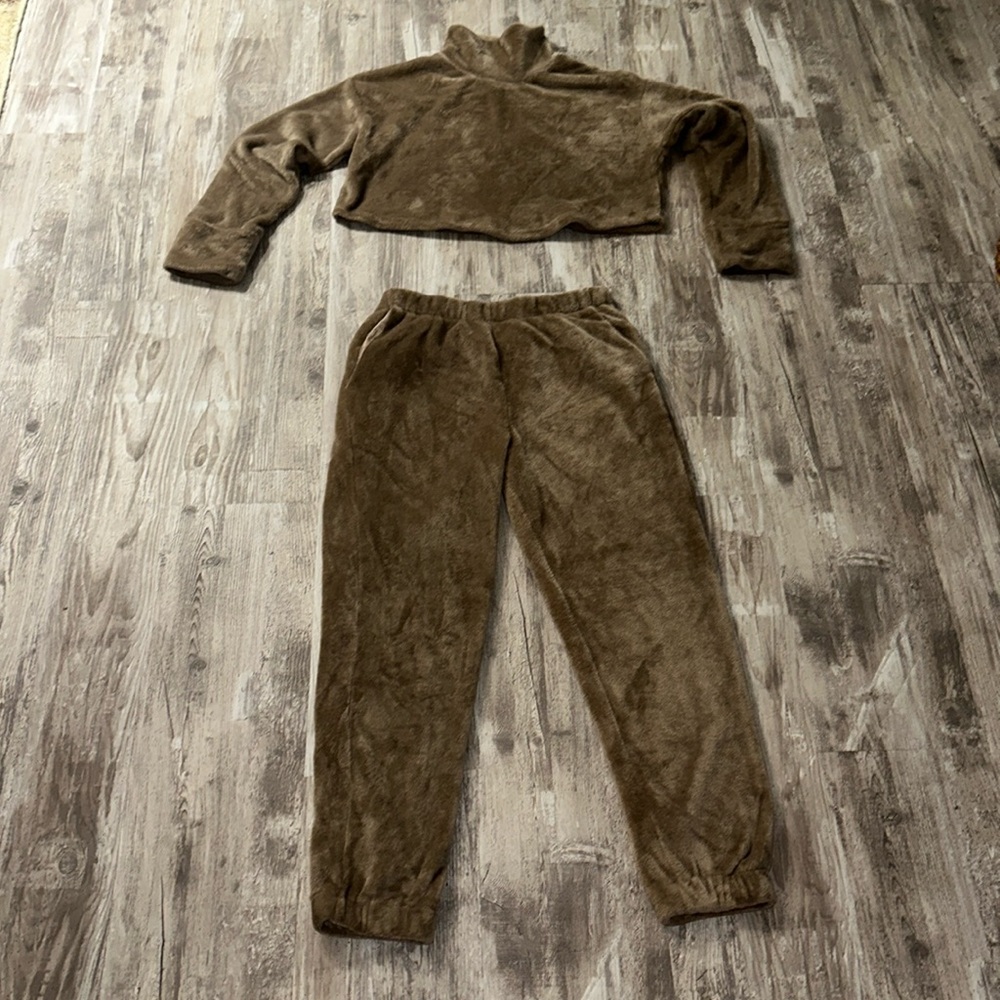 Jluxl Label two piece jogger with cropped sweater